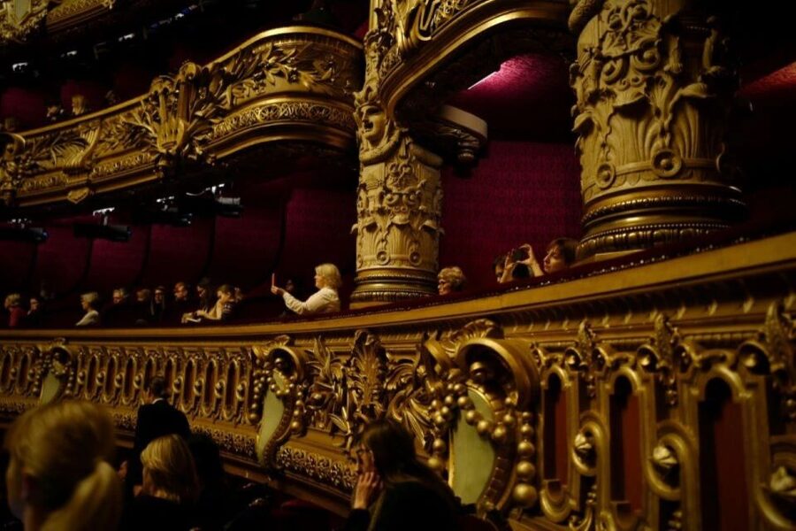 Paris: Opera Garnier and Seine River Cruise Tickets - Audio commentary and the boarding queue