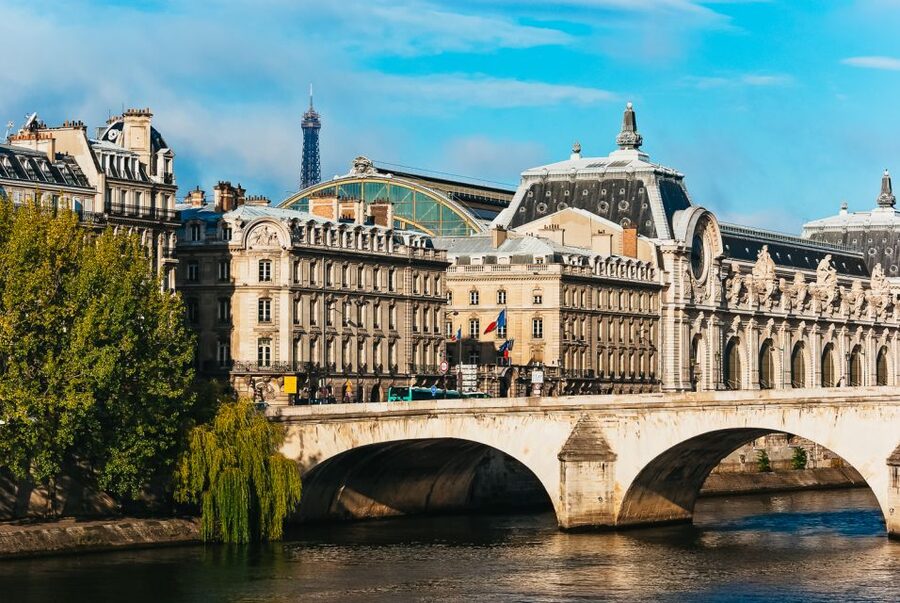 Paris: Romantic Cruise with 3-course Dinner on Seine River - Boarding Near Île aux Cygnes