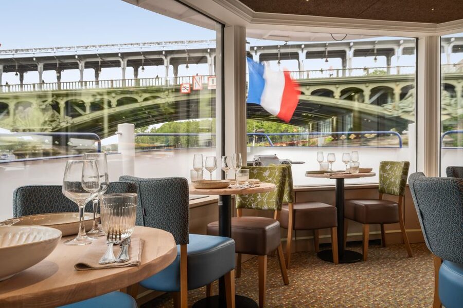 Paris: Romantic Cruise with 3-course Dinner on Seine River - Bercy and the Return Route
