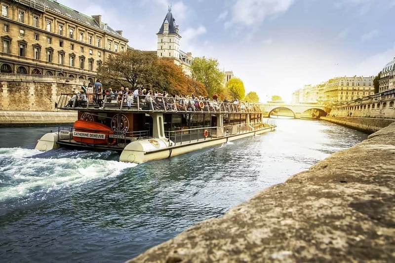 Paris: Seine Cruise & Crepe Tasting near the Eiffel Tower - Commentary in 14 languages