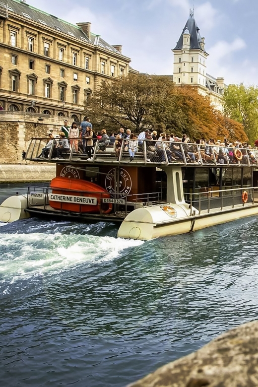 Paris: Seine Cruise & Crepe Tasting near the Eiffel Tower - Finding the crêpe at Trocadéro