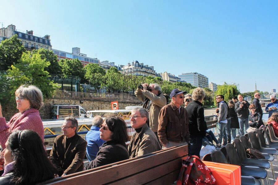 Paris: Seine River and Canal Saint-Martin Cruise - The Seine views: Louvre, gardens, and Notre-Dame