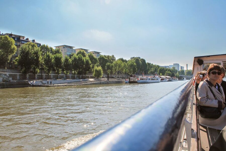 Paris: Seine River and Canal Saint-Martin Cruise - Bassin de la Villette and Parc de la Villette