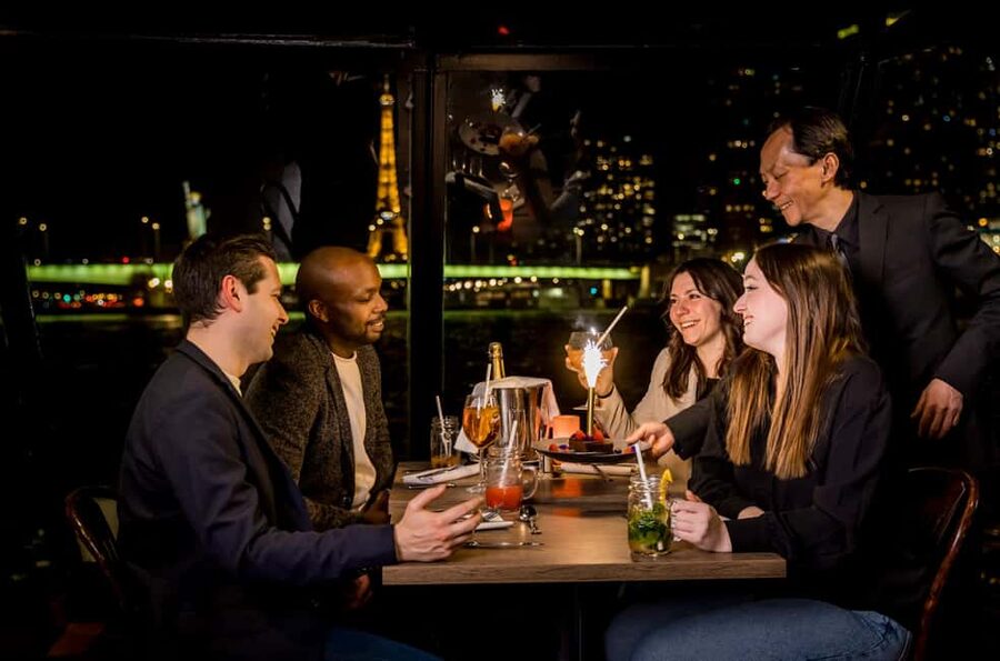 Paris: Seine River Champagne Dinner Cruise with Live Music - Pont des Arts and the first look at Paris