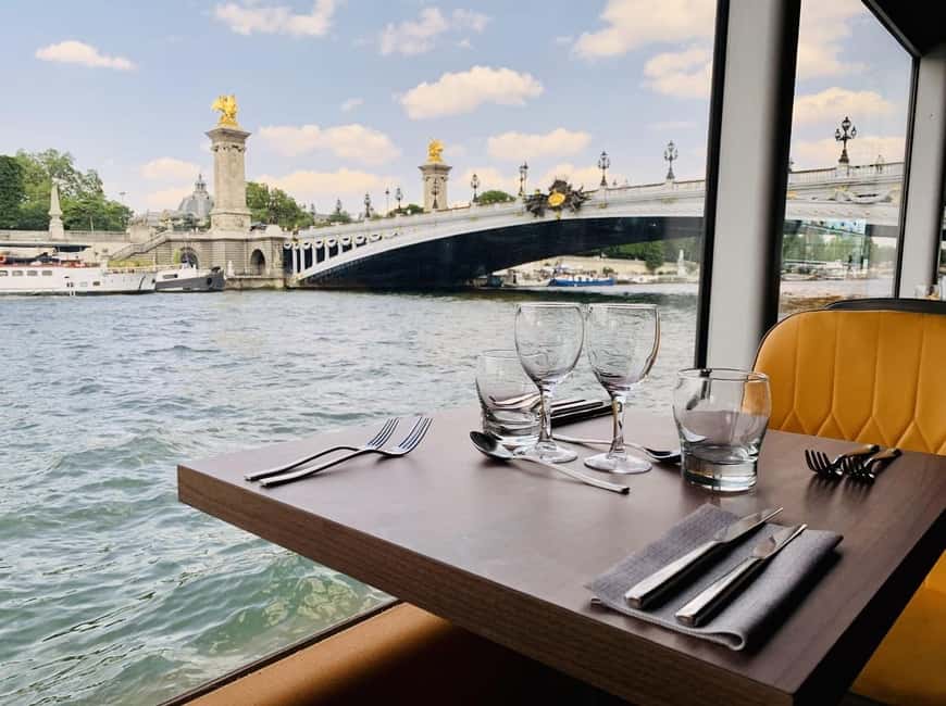 Paris: Seine River Cruise & Eiffel Tower Visit - Timing, crowds, and weather