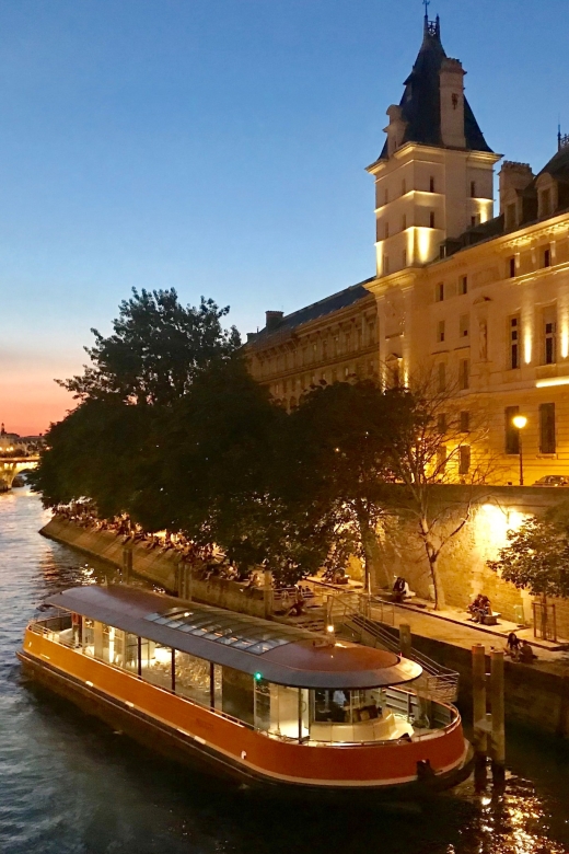 Paris: Seine River Panoramic Cruise - Downriver toward the Eiffel Tower
