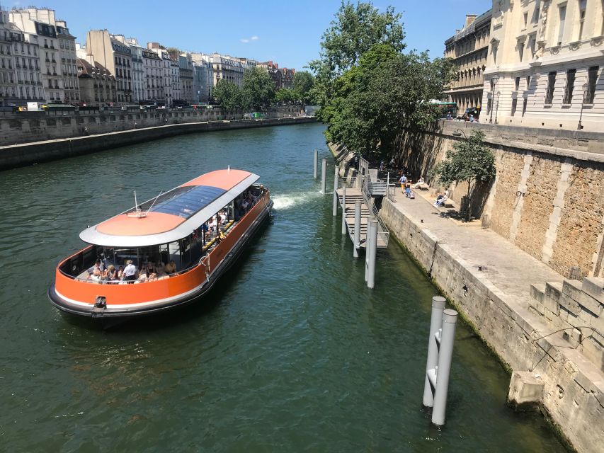 Paris: Seine River Panoramic Cruise - Moving around the boat for better photographs