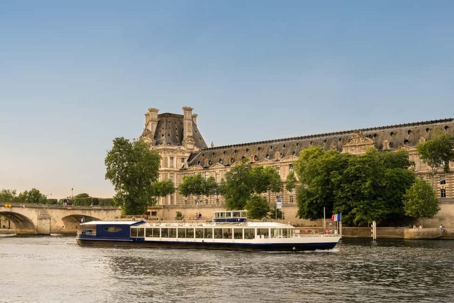 Paris: Seine River Panoramic Views Dinner Cruise - Key points to know before you book