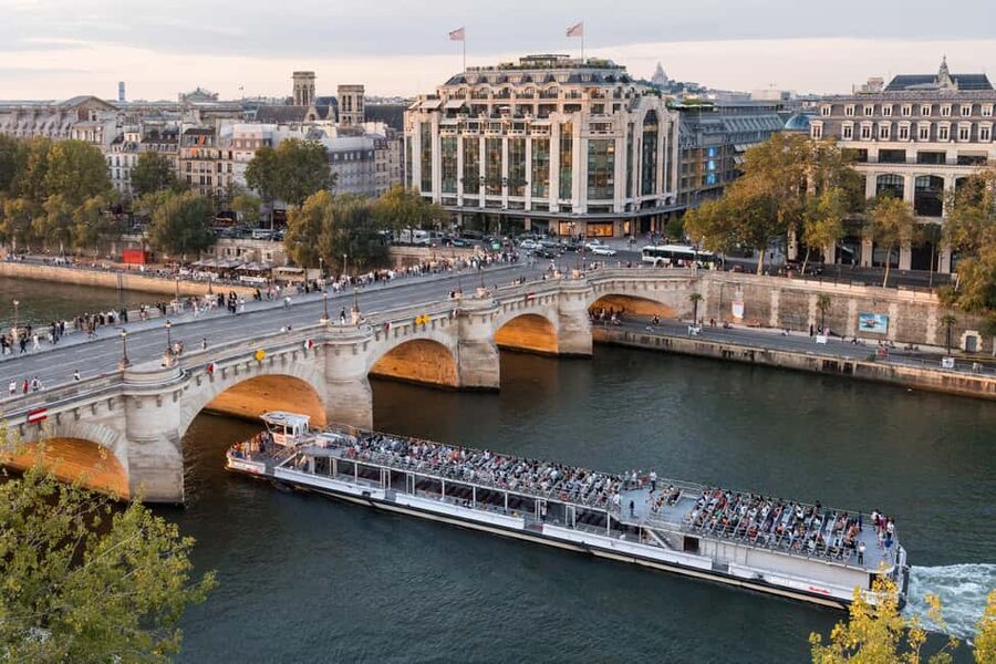 Paris: Seine River Sightseeing Cruise by Bateaux Mouches - Price, flexibility, and who gets good value