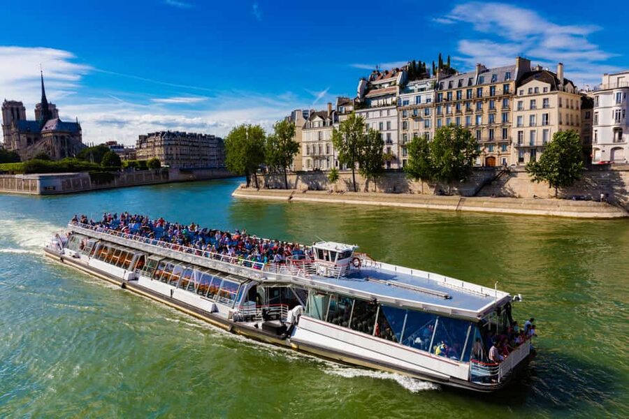 Paris: Seine River Sightseeing Cruise by Bateaux Mouches - Best times to ride the Seine