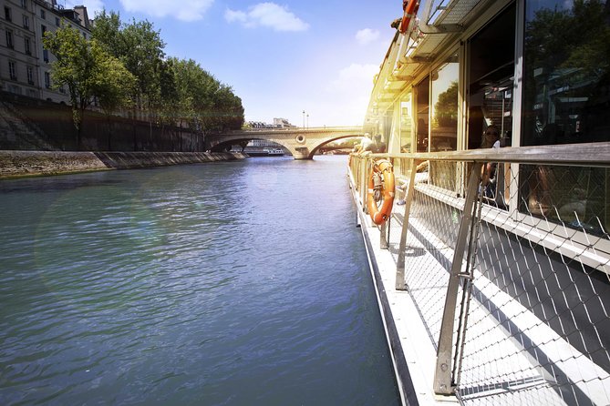Paris Seine River Sightseeing Cruise with Commentary by Bateaux Parisiens - Audio commentary: useful context, not a private guide