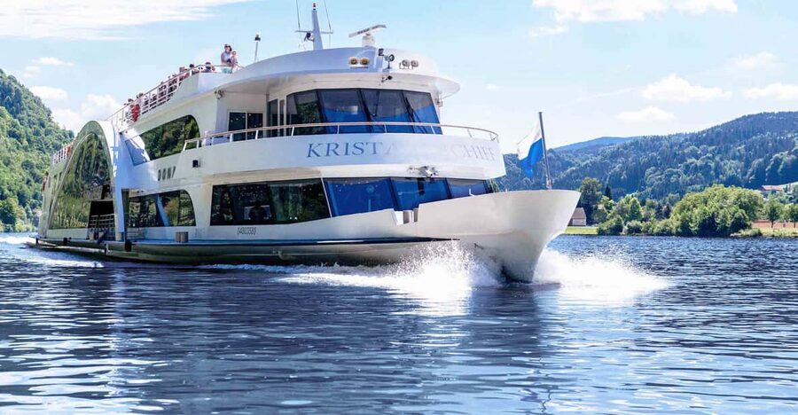 Passau: Crystal Ship Sightseeing Cruise - What the guide adds to the ride