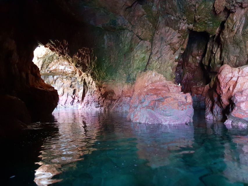 Peniche: Berlengas Roundtrip and Glass-Bottom Boat Cave Tour - Seeing the cliffs from a glass-bottom boat