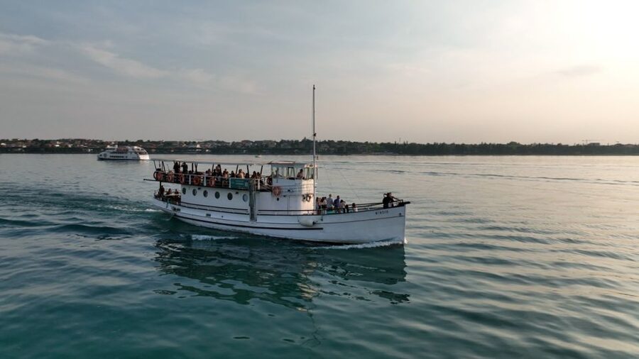 Peschiera: Half-Day Lake Garda Cruise with Lunch - The swimming break in clear Lake Garda water