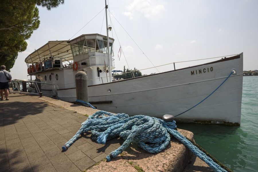 Peschiera: Half-Day Lake Garda Cruise with Lunch - The southern route, from Lazise to Garda