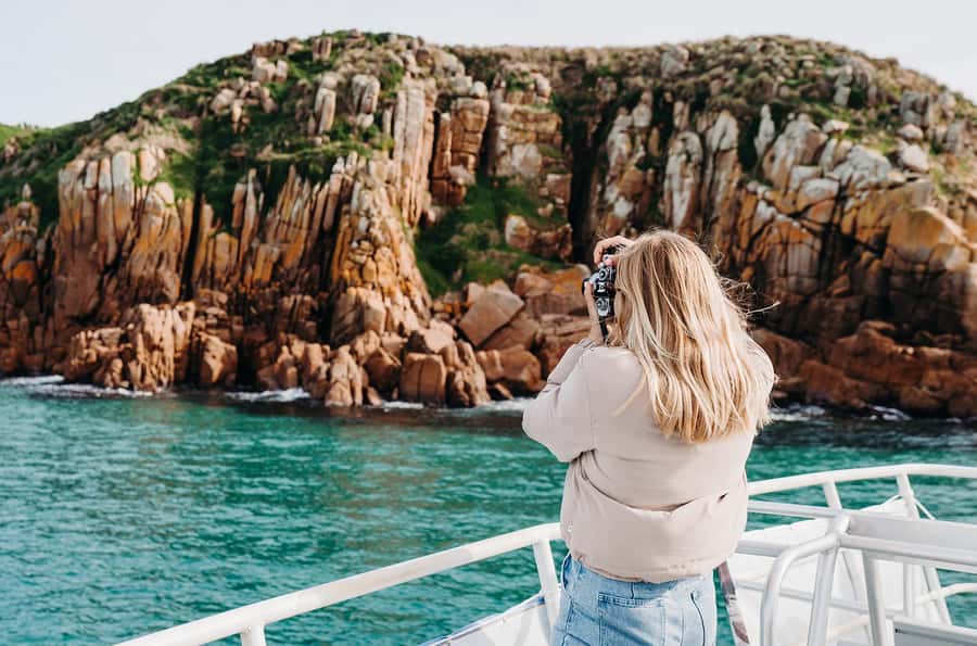 Phillip Island: 1-Hour Cape Woolamai Scenic Cruise - The Cape Woolamai run: cliffs, caves, and open water