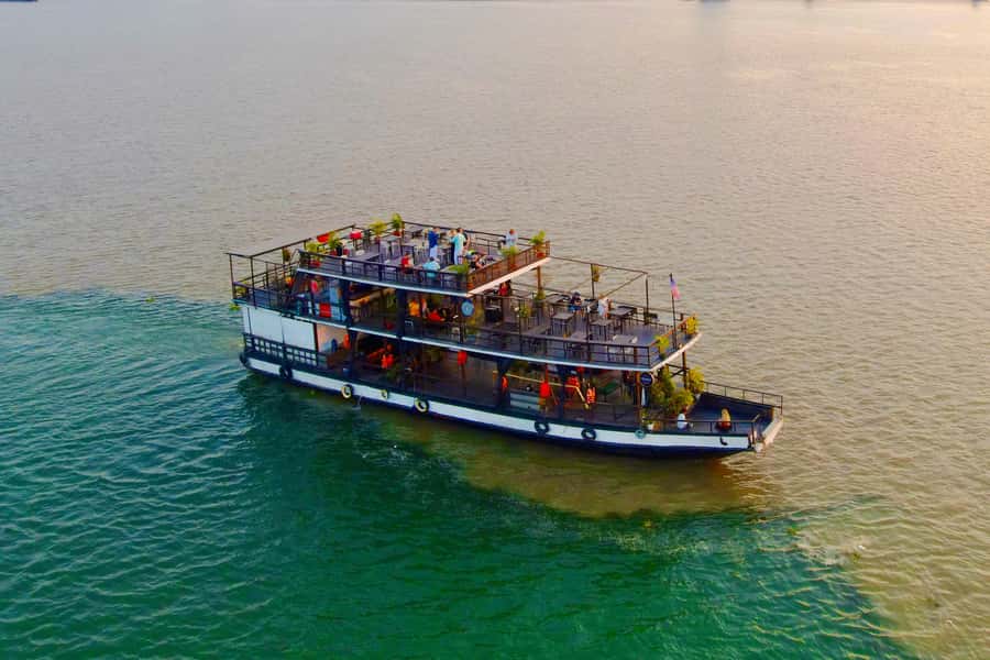 Phnom Penh: Sunset Cruise with Unlimited Beer &Fruit platter - Why seeing Phnom Penh from the river works so well