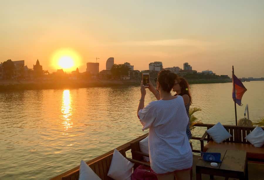 Phnom Penh: Sunset Cruise with Unlimited Beer &Fruit platter - The four-river meeting point and life along the banks