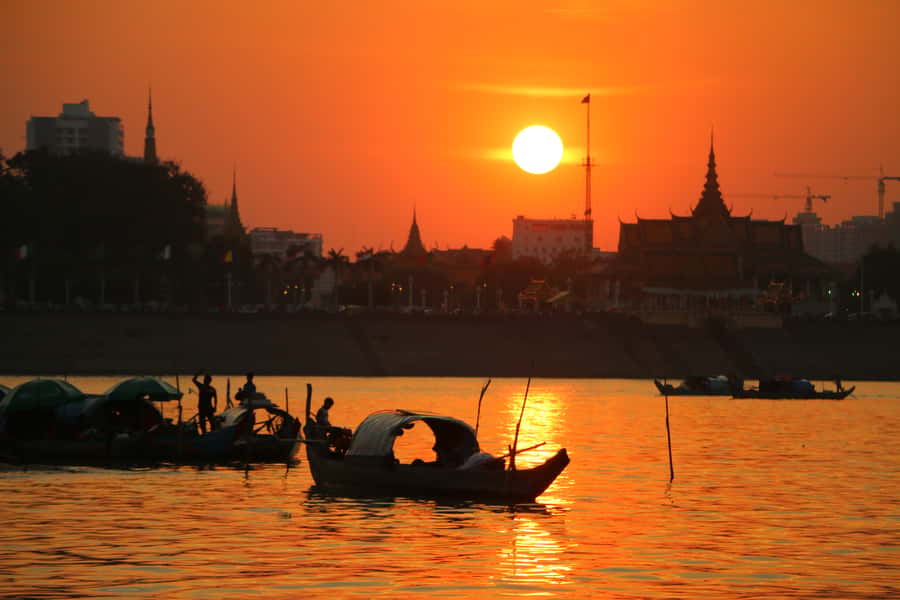 Phnom Penh: Sunset Cruise with Unlimited Beer &Fruit platter - Unlimited beer, soft drinks, and fresh fruit
