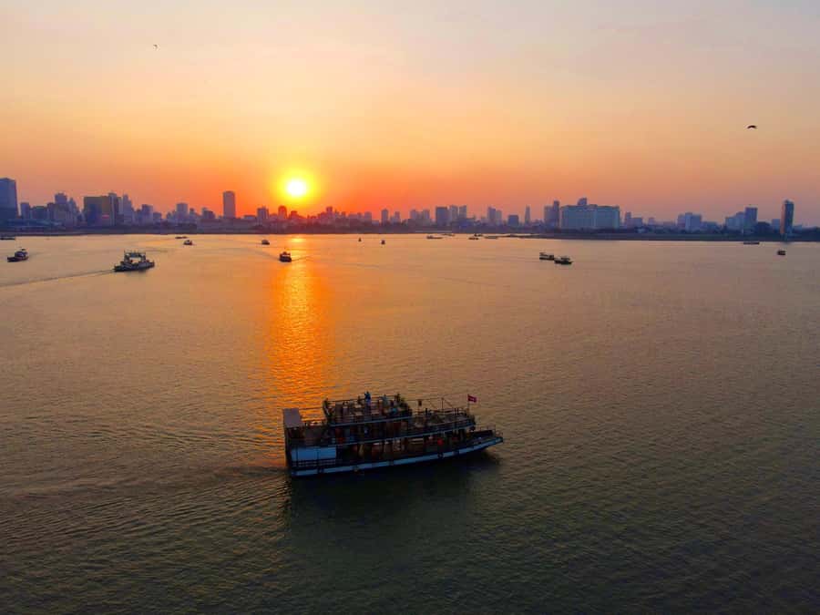 Phnom Penh: Sunset Cruise with Unlimited Beer &Fruit platter - Practical details that can affect your evening
