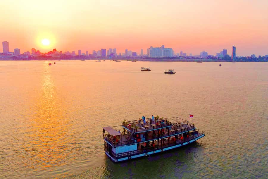 Phnom Penh: Sunset Cruise with Unlimited Beer &Fruit platter - Boarding near the city and settling in