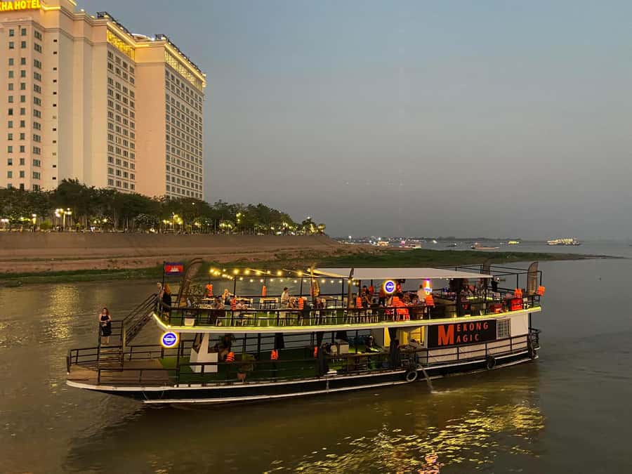 Phnom Penh: Sunset Cruise with Unlimited Beers & BBQ Buffet - Why This Phnom Penh Sunset Cruise Works