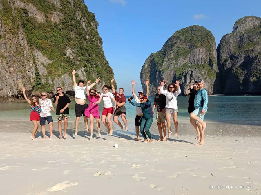 Phuket: Phi Phi Island Sunrise Group Speedboat Tour - Rang Yai gives you a slower final island stop
