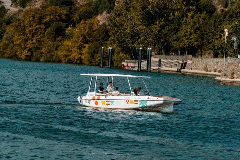 Pinhão: Douro River Solar Boat Tour with Wine Tasting - Leaving Pinhão for Romaneira