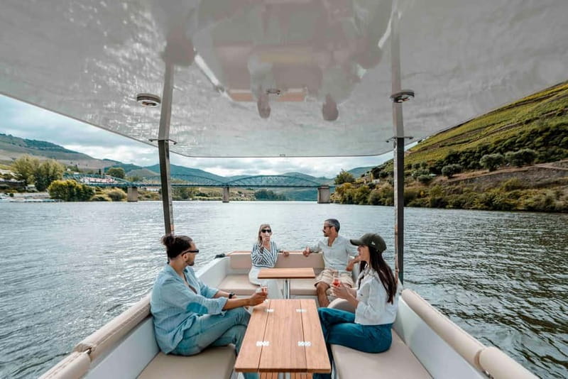 Pinhão: Douro River Solar Boat Tour with Wine Tasting - A small group changes the feel