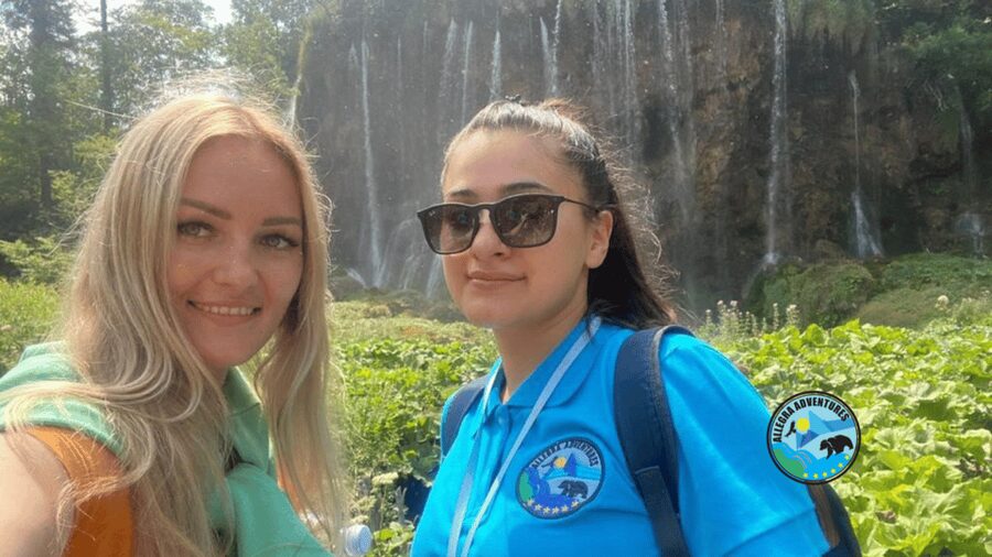 Plitvice Lakes Tour: Secured Tickets, Train & Boat Ride - The canyon viewpoints near Entrance 1