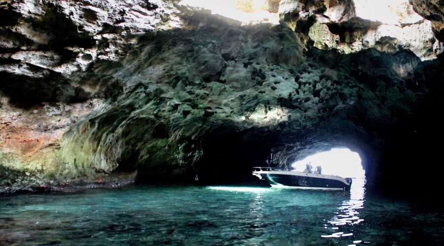 Polignano a Mare: Boat Trip, Swim & Cave with Aperitif - Leaving the harbor aboard Dorino