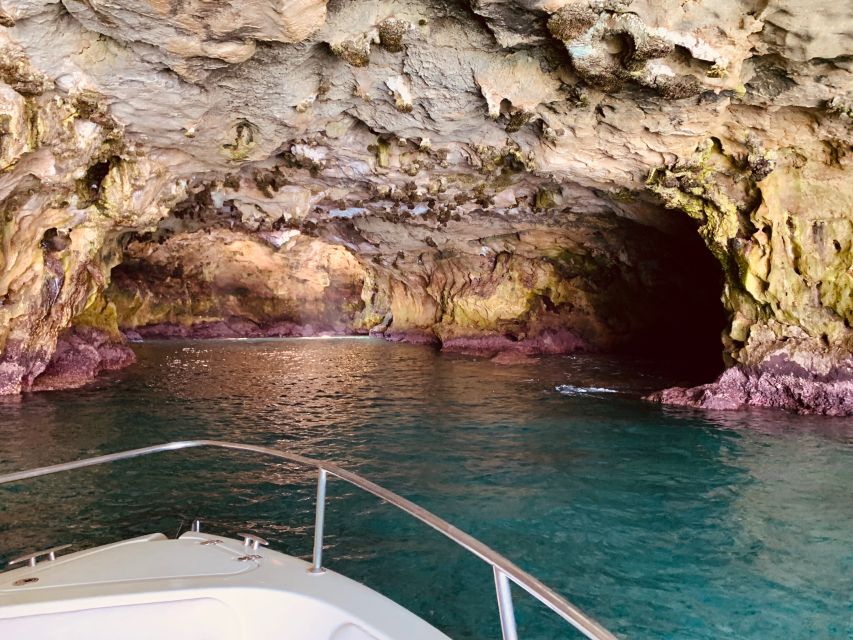Polignano a Mare: Cave Boat Tour with Aperitif - Grotta Azzurra and the changing color of the water