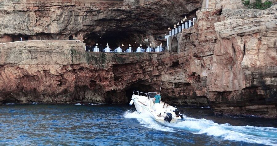 Polignano a Mare: Speedboat Cruise to Caves with Aperitif - Wine, snacks, and the Italian mood