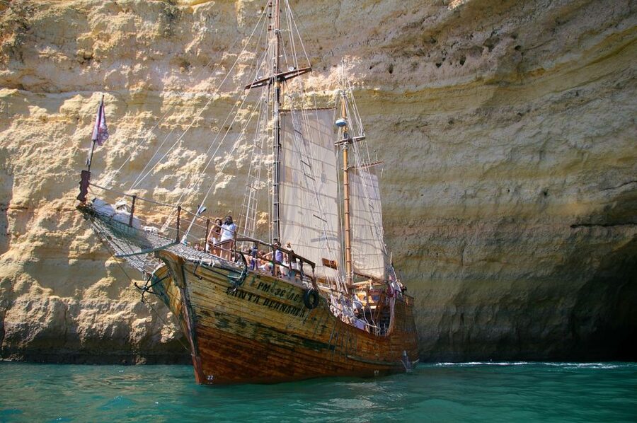 Portimão: Pirate Ship Cave Cruise - Portimão, Ferragudo, and the Rio Arade