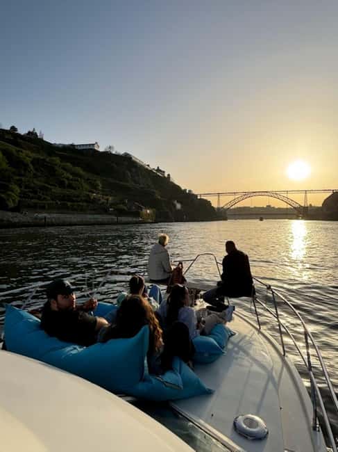 Porto: 6 Bridges Cruise, Welcome Drink & Sunset Option - Six bridges, two cities, and a lot to photograph
