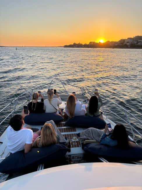 Porto: 6 Bridges Cruise, Welcome Drink & Sunset Option - Small groups and the human side of the cruise