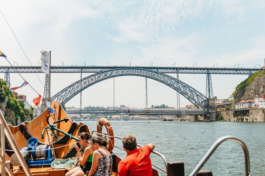 Porto: 6 Bridges Douro River Cruise - The traditional boat and what it adds