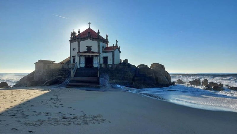 Porto: Aveiro, Cruise, Costa Nova & Capela da Pedra Full Day - Who should book this experience?