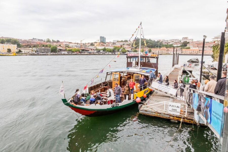 Porto: City Train Tour, River Cruise & Wine Cellar - Seeing Porto from the city side