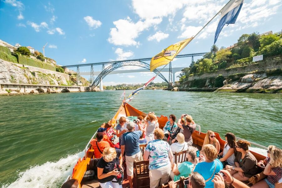 Porto: City Train Tour, River Cruise & Wine Cellar - Who will get the most from this package?