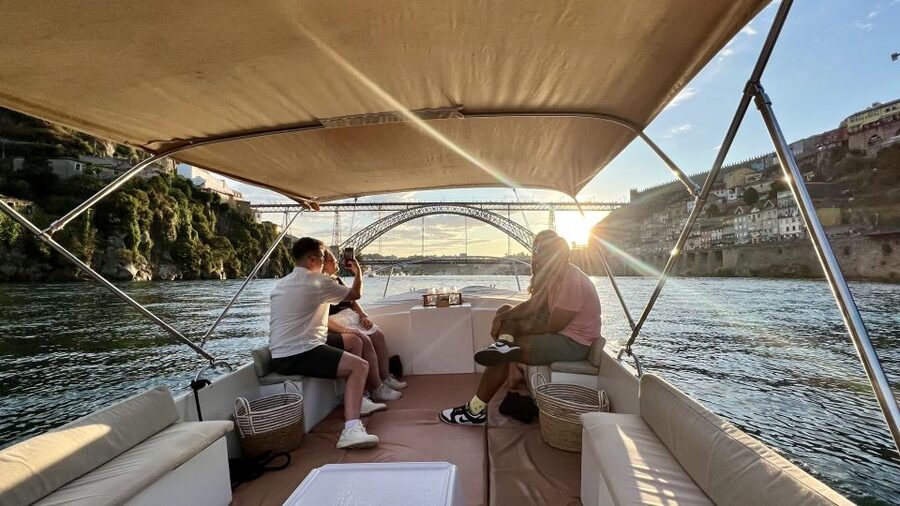Porto: Douro River Boat Cruise with Port Wine Tasting - Three wines, snacks, and the tasting style