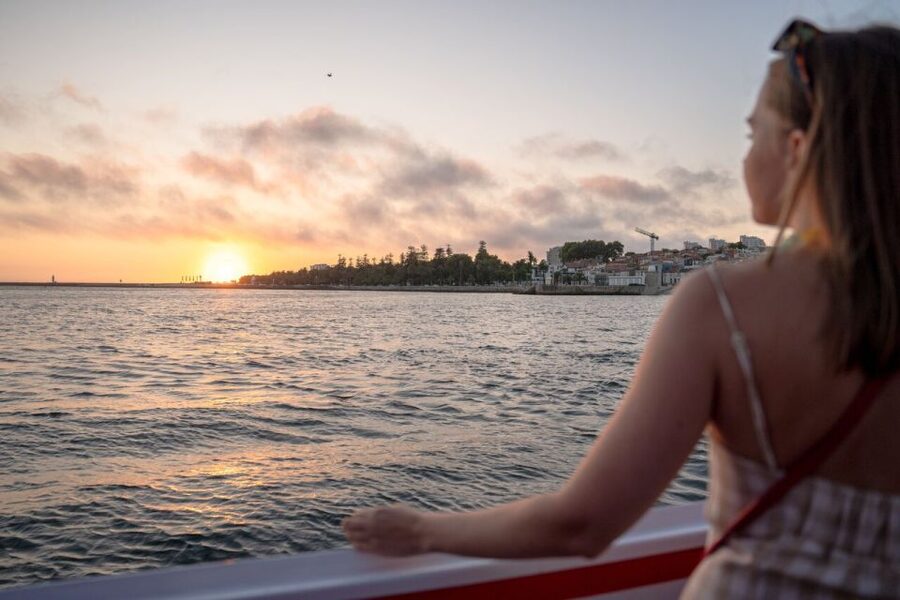 Porto: Douro River Party Boat with Sunset Option & 6 Bridges - The DJ, dancing, and onboard mood