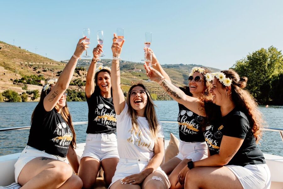 Porto: Douro Valley Full-Day Boat, Train, and Lunch Tour - Who should book this tour?