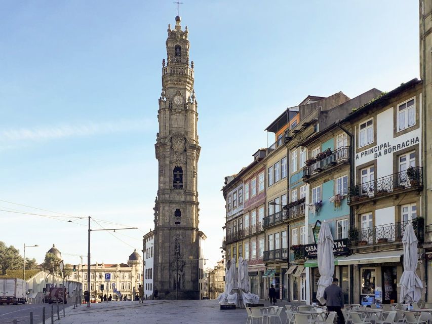 Porto: Guided Tour by Tuk-Tuk & Optional Douro River Cruise - What the guides add to the ride