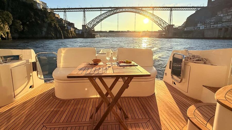 Porto: Luxury 6 Bridges Yacht Cruise with Wine & Snacks - Continuing toward Afurada and Foz do Douro