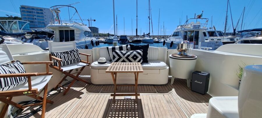 Porto: Luxury Yacht Tour of the 6 Bridges and Douro Estuary - Starting at Douro Marina in Vila Nova de Gaia