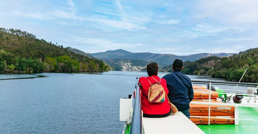 Porto - Régua - Porto Upstream Douro Cruise & Tour - A full day from Porto to the Douro wine country