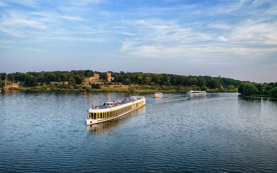 Potsdam by Boat: Island Cruise - Caputh and Werder: village shores beyond the city