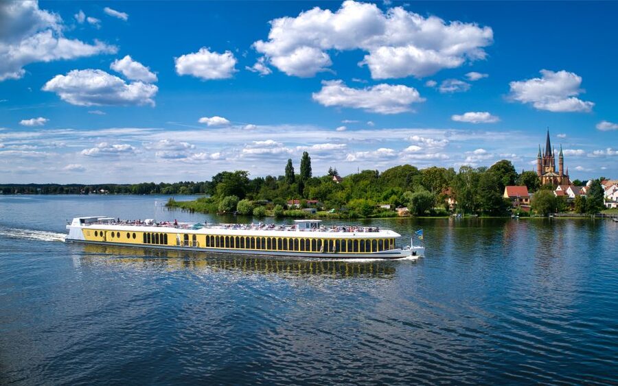 Potsdam by Boat: Island Cruise - Glienicke Park and Schinkel’s casino