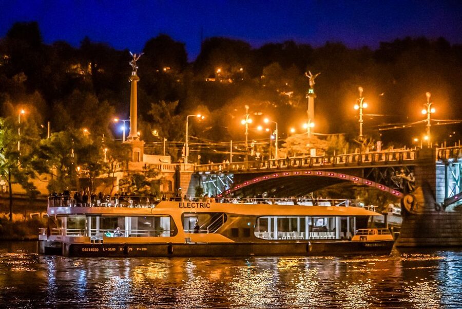 Prague: 50-Minute Sightseeing Evening Cruise - Prague Castle from the Vltava